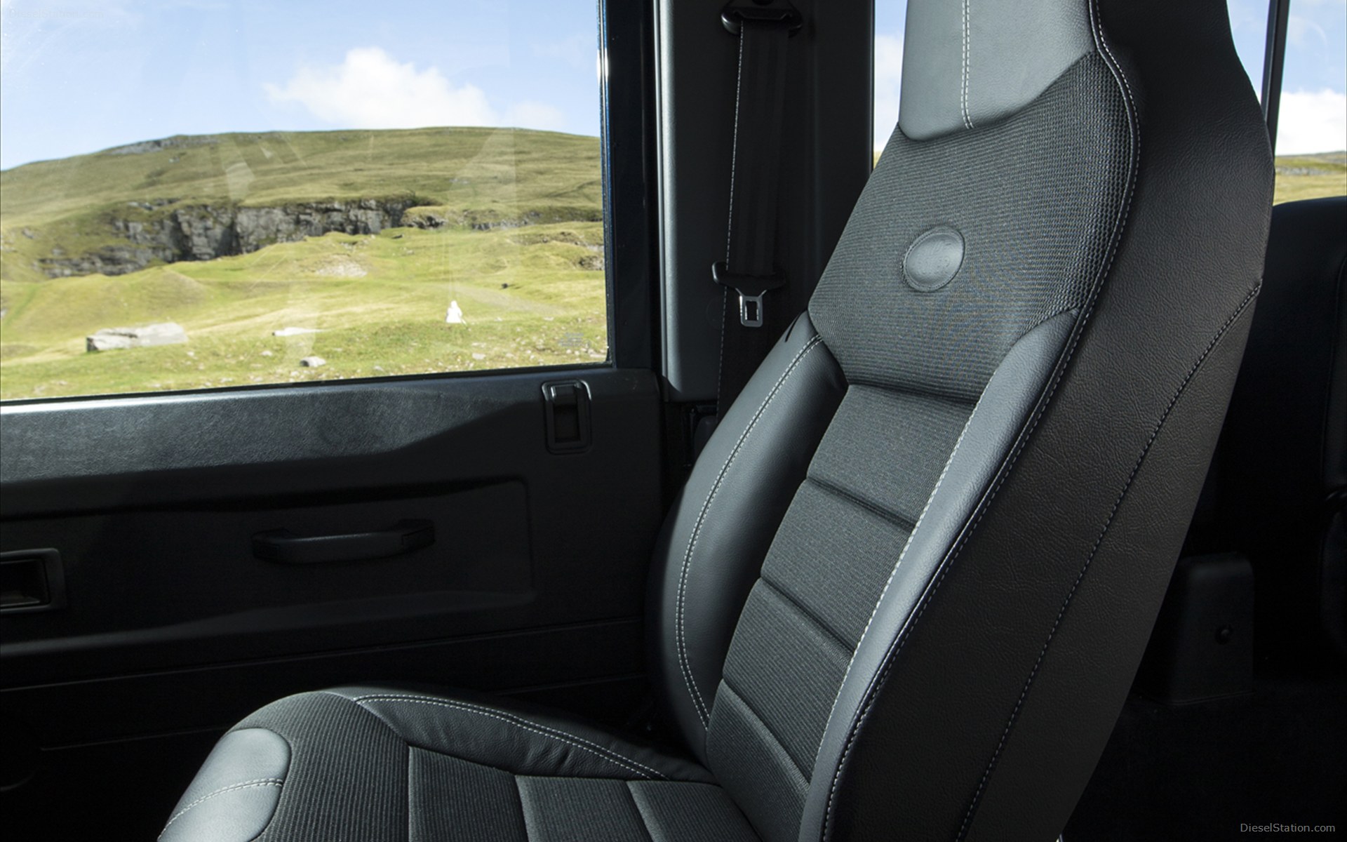 Land Rover Defender 2013